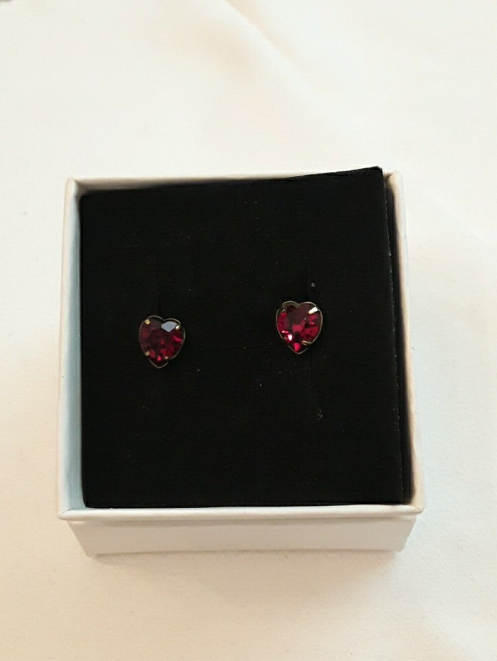 14K solid gold Heart shaped Red birthstone pierced earrings